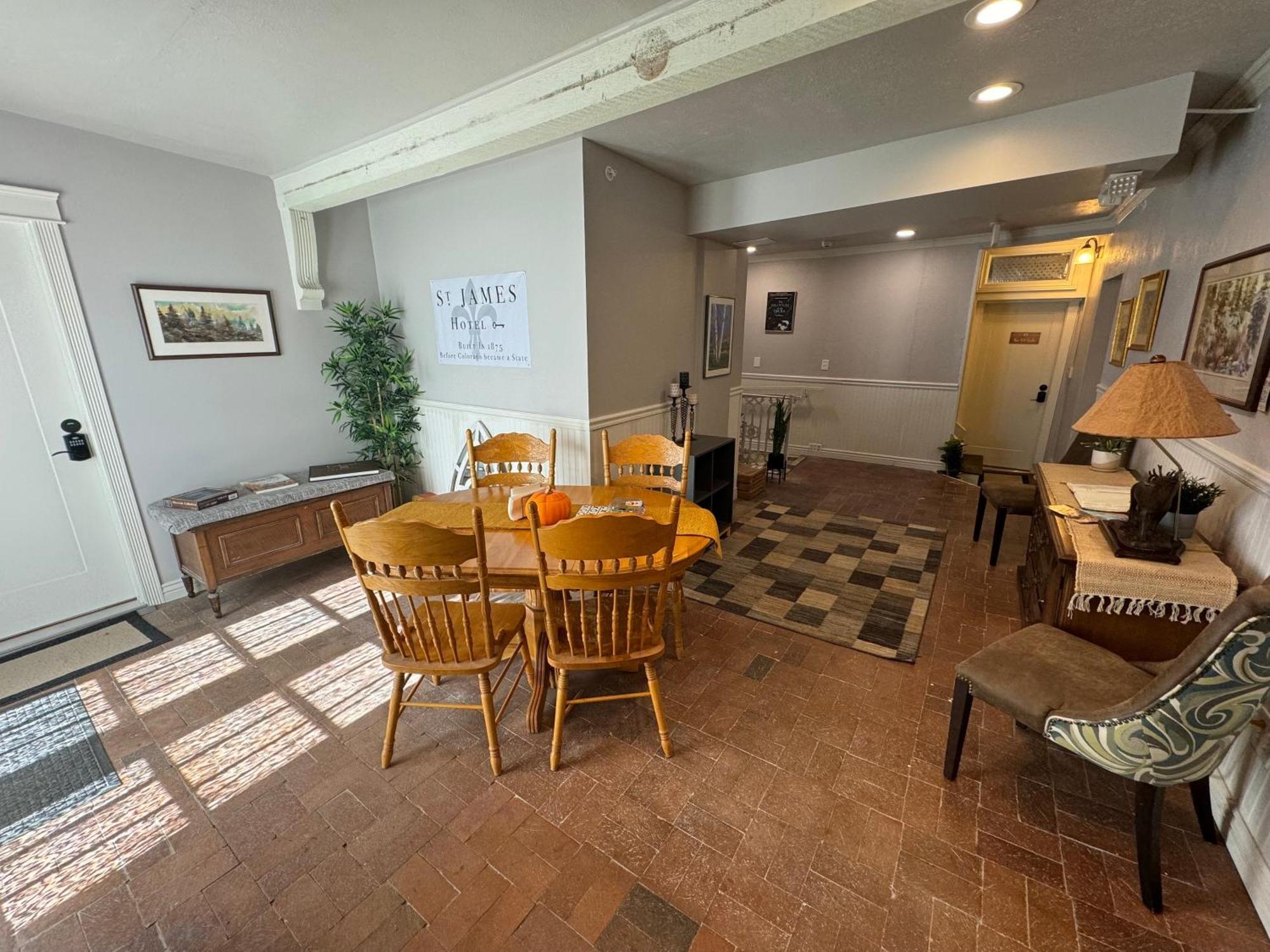St James Hotel ジョージタウン エクステリア 写真